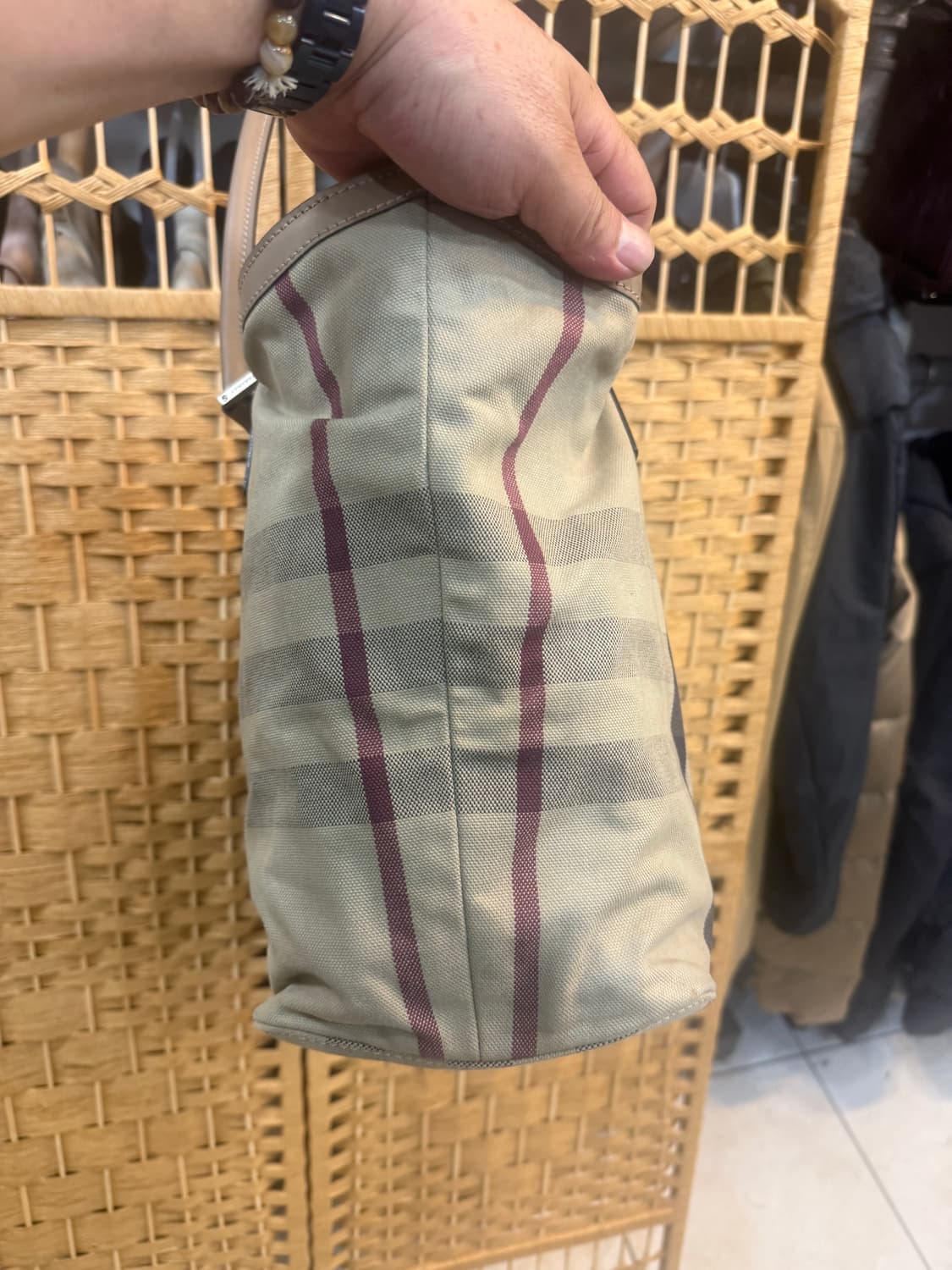 정품 버버리 체크 빈티지 쇼퍼백 팝니다 상품이미지4