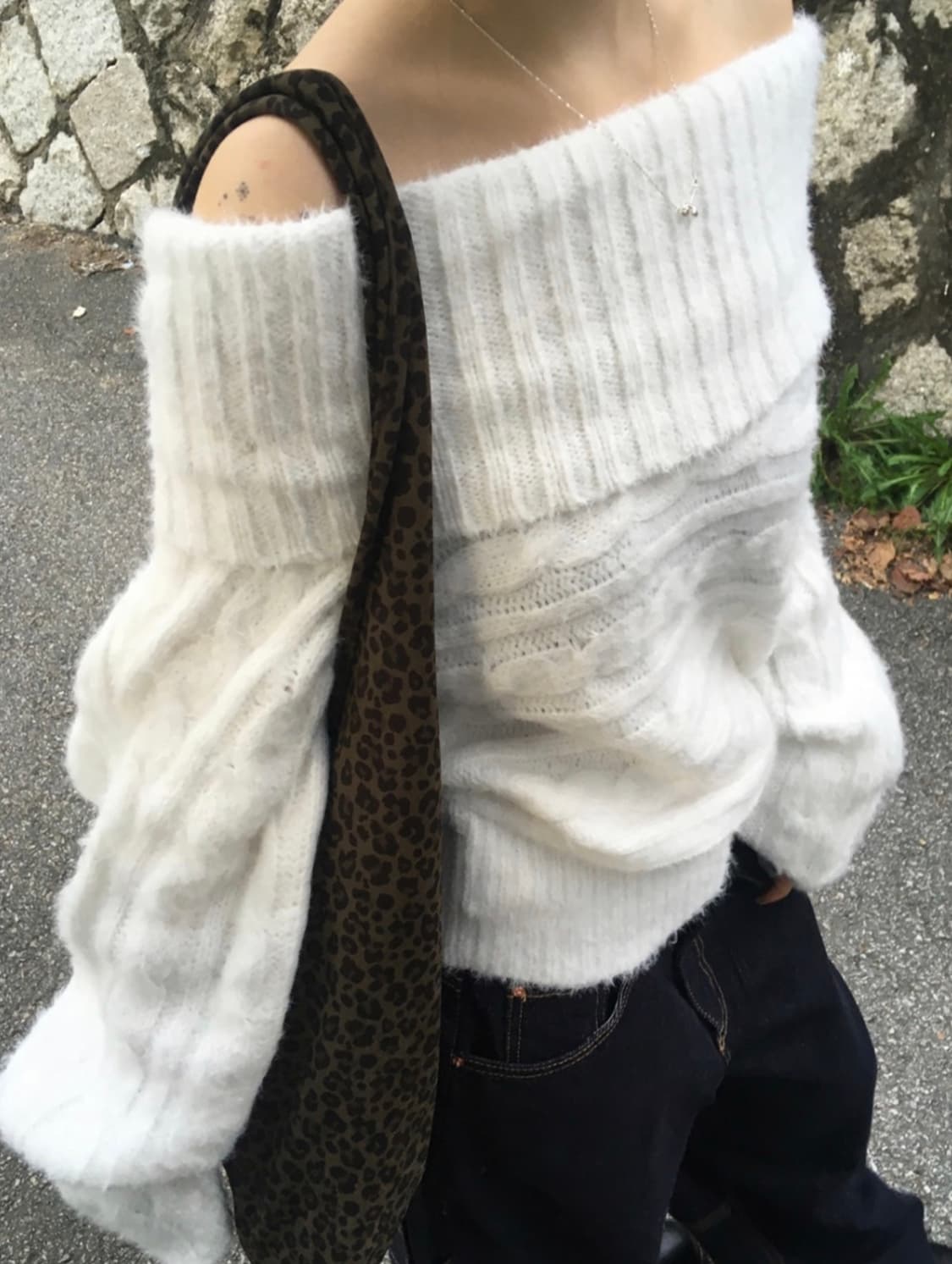 아워캐비넷 popo loose knit 팝니다. 상품이미지1