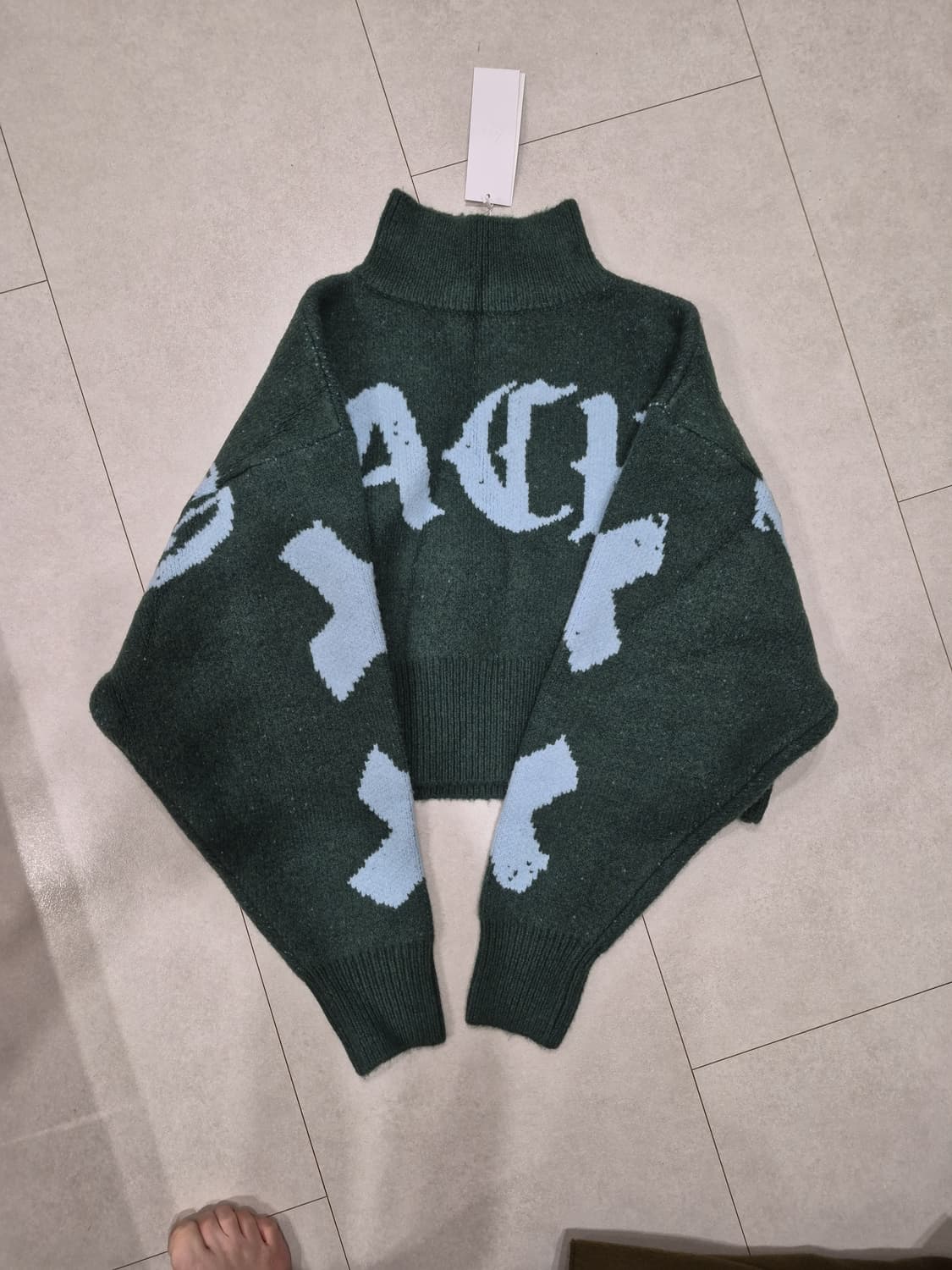 3CE 정품 레터 하이넥 크롭 니트 / 택O 새상품 / 총장45 상품이미지3