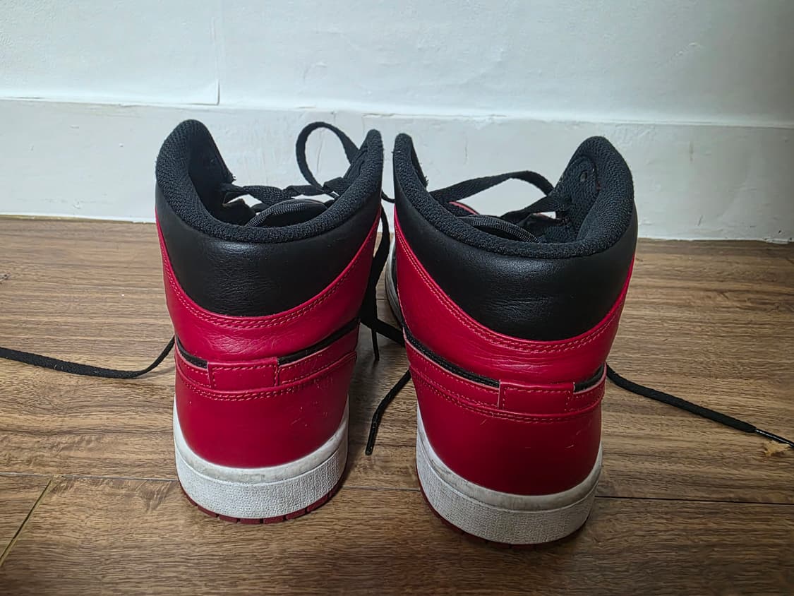 나이키 에어 조던 1 하이 블랙/레드 us10 사이즈 팝니다 상품이미지3