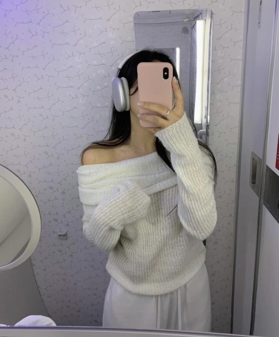 더위시 리즈(leeds) 밀크 오프숄더 니트 아이보리 상품이미지3