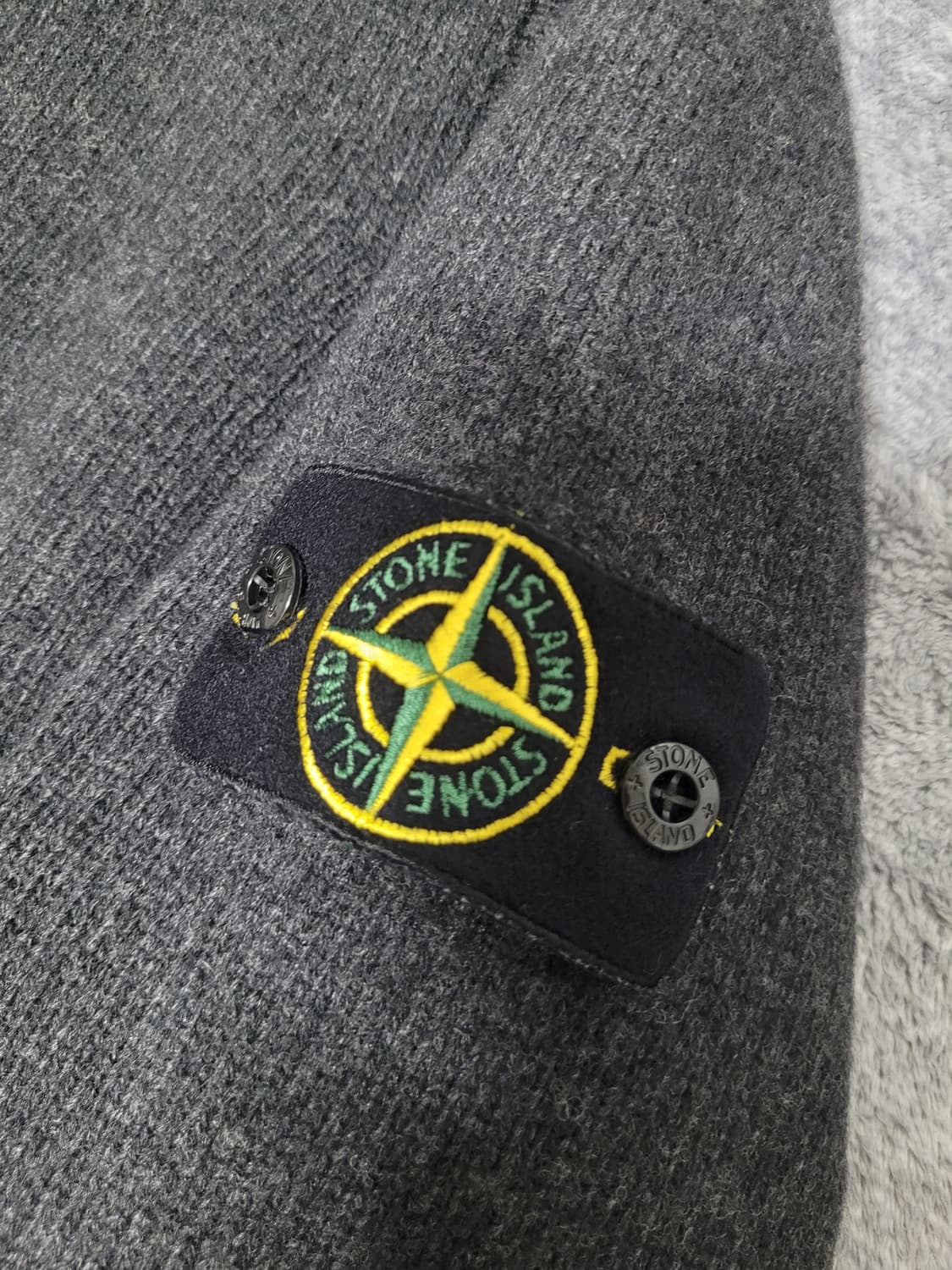 스톤아일랜드 램스울 울니트 가디건 다크그레이 상품이미지4