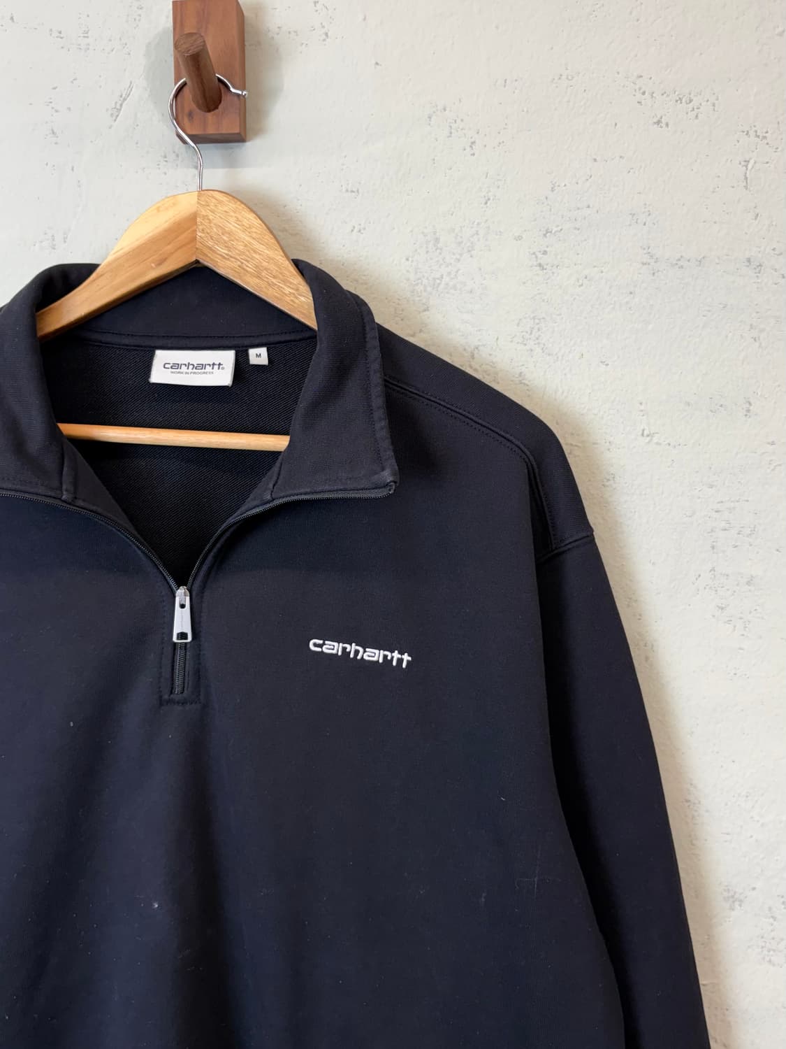 칼하트윕 반집업 맨투맨 블랙 상품이미지2