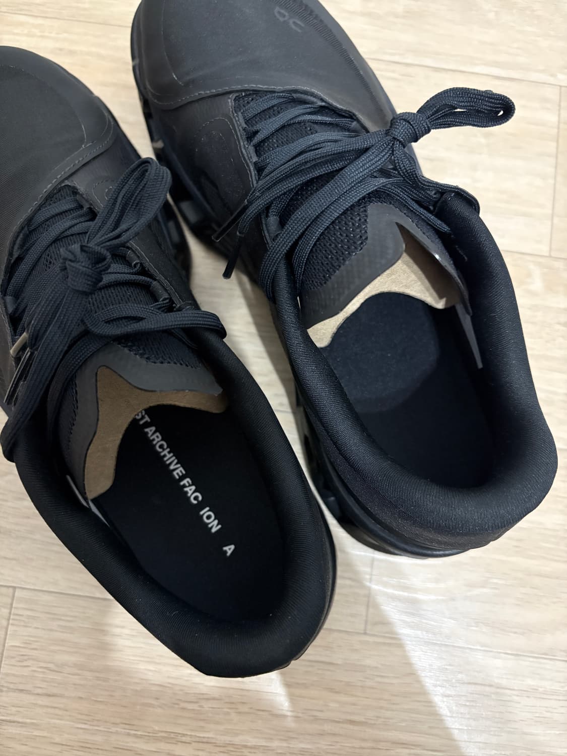 온 러닝 X 파프 / 클라우드몬스터 2 블랙 마그넷 / 270 상품이미지5