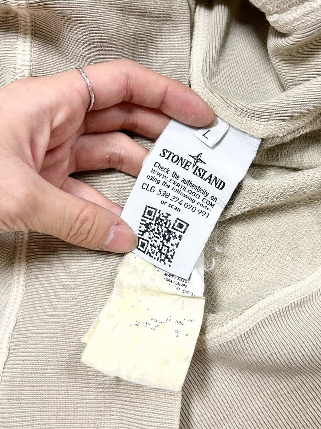 스톤아일랜드 베이지 피그먼트 와펜 후드 상품이미지8