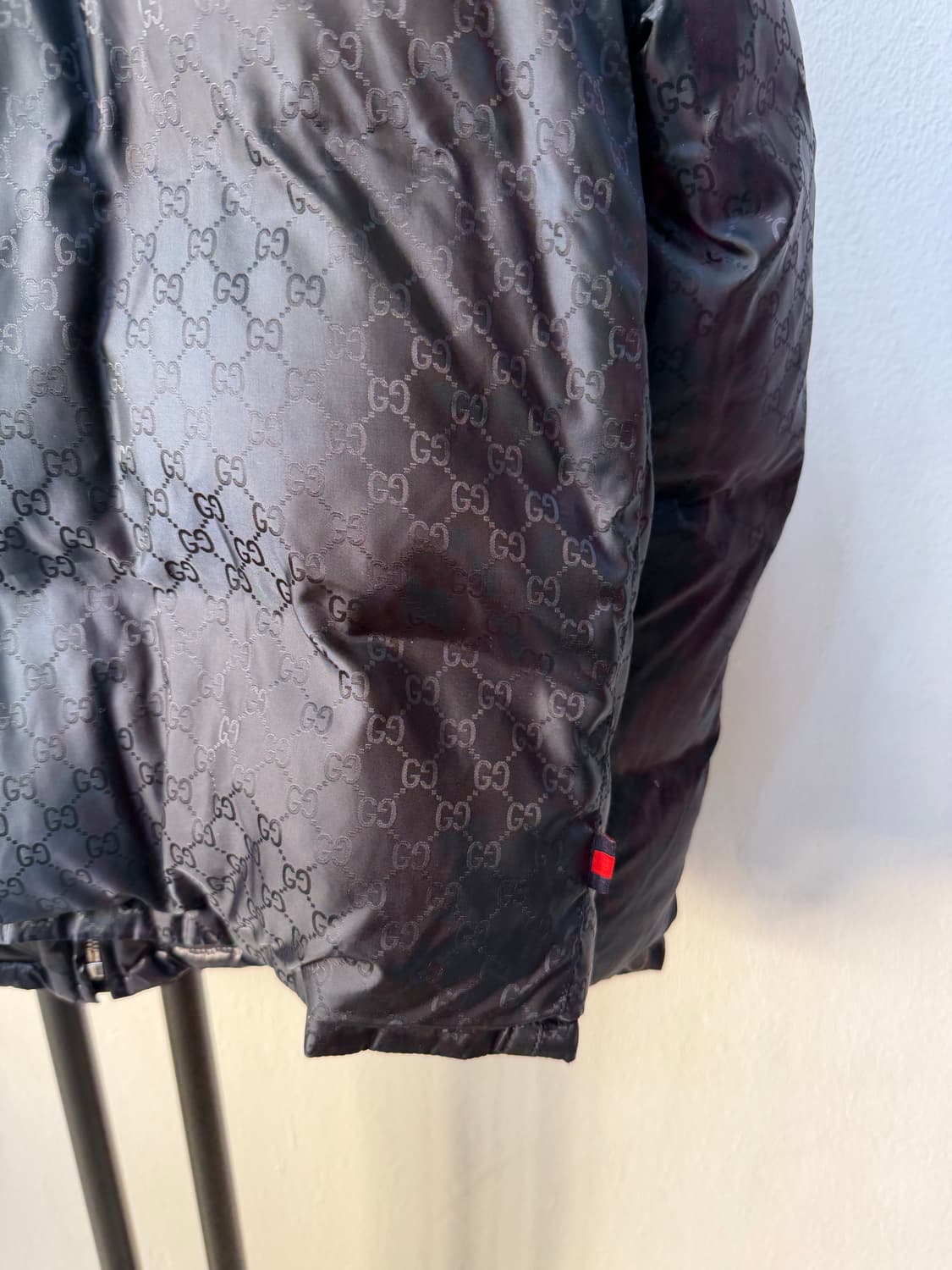 정품) 구찌 GG 로고 남성 리버시블 블랙 패딩 48 상품이미지4