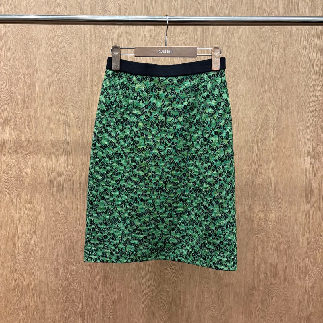 입생로랑 울 니트 스커트 블랙 플로럴 자카드 패턴 허리 밴딩 디테일 그린 상품이미지2