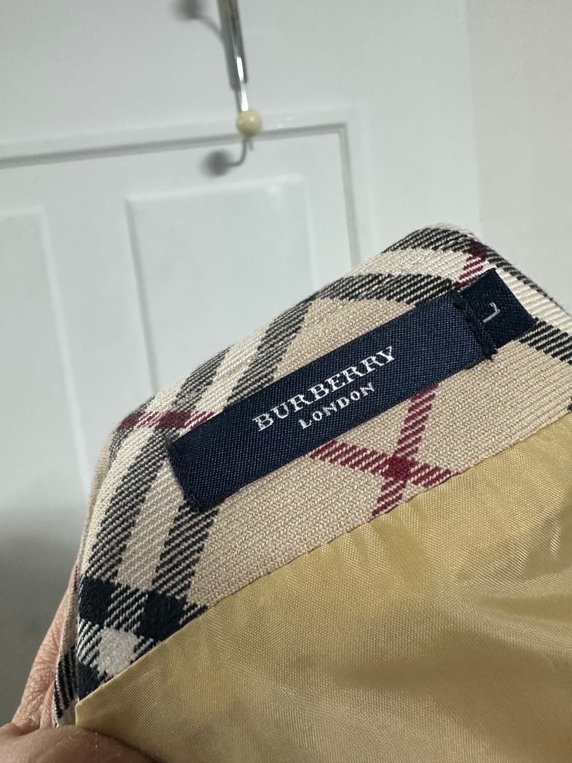 버버리 체크 스커트 상품이미지3