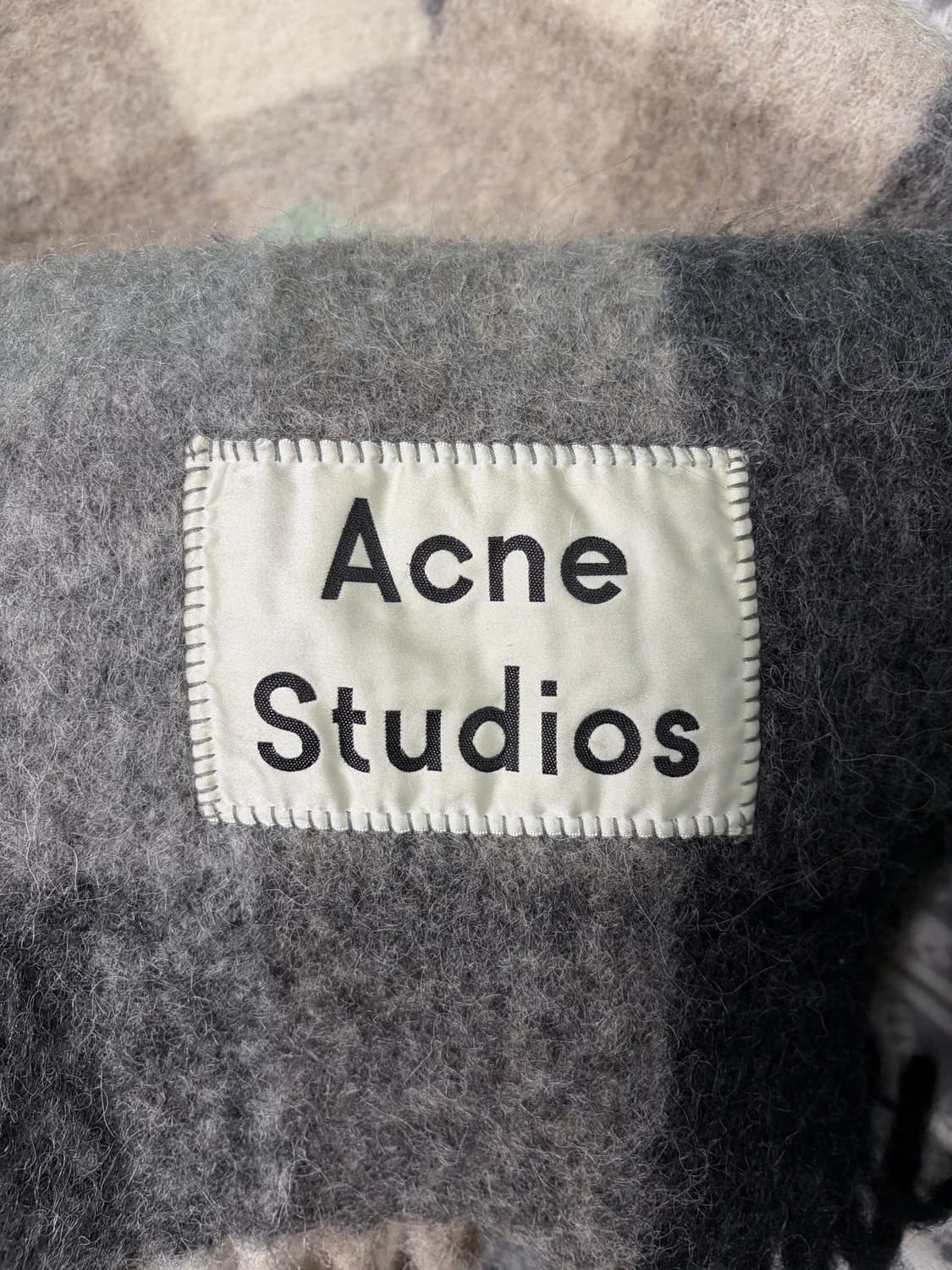 아크네 스튜디오 머플러 og 상품이미지2