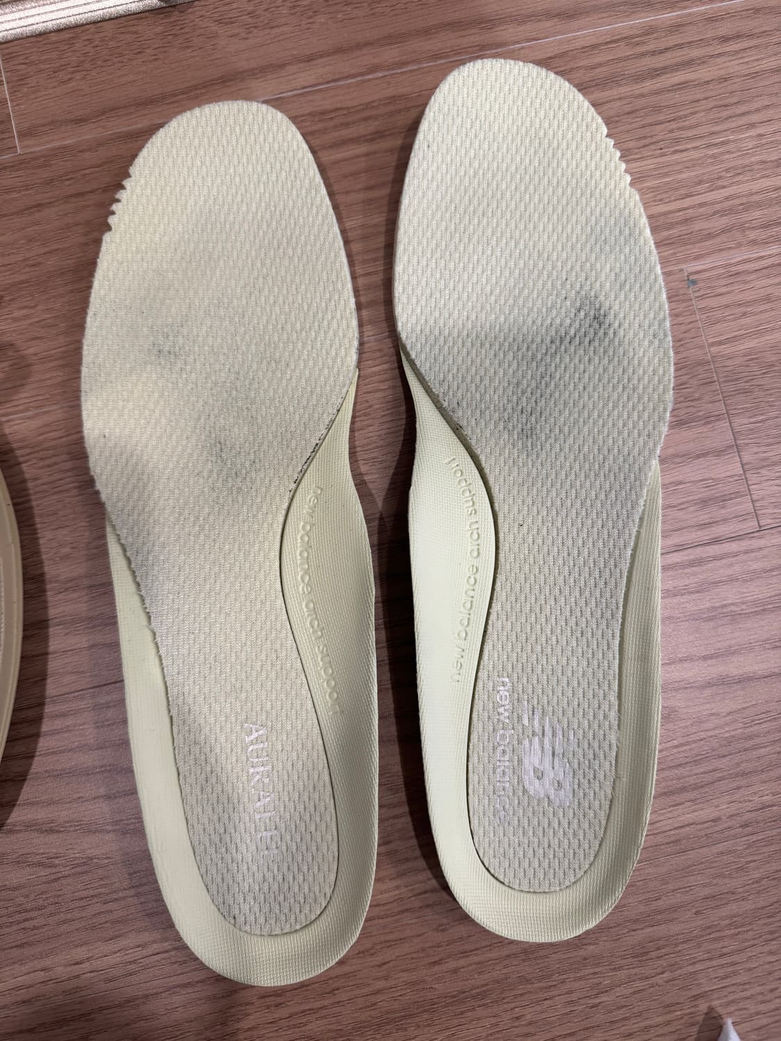 뉴발란스 오라리T500 275 23팝니다 상품이미지8