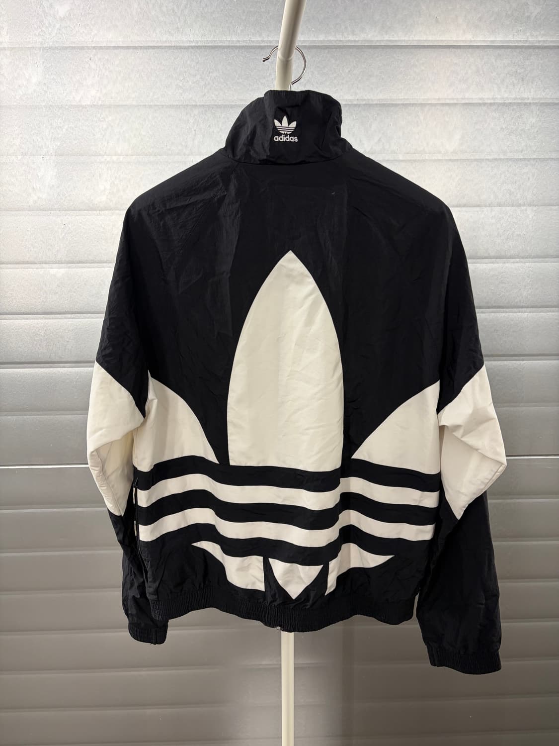 Adidas big trefoil windbreaker XL 상품이미지5