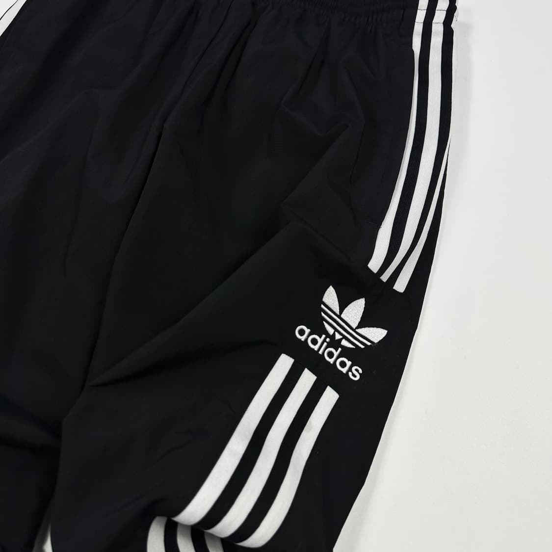 아디다스 트레포일 블랙 우븐 조거팬츠 (L) 상품이미지4