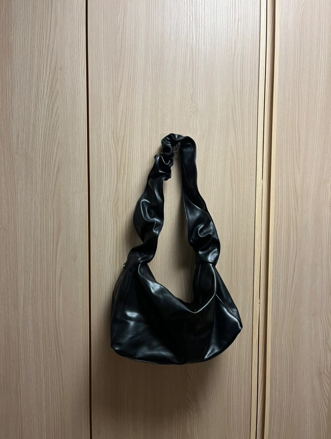 Faux leather 숄더백 상품이미지1