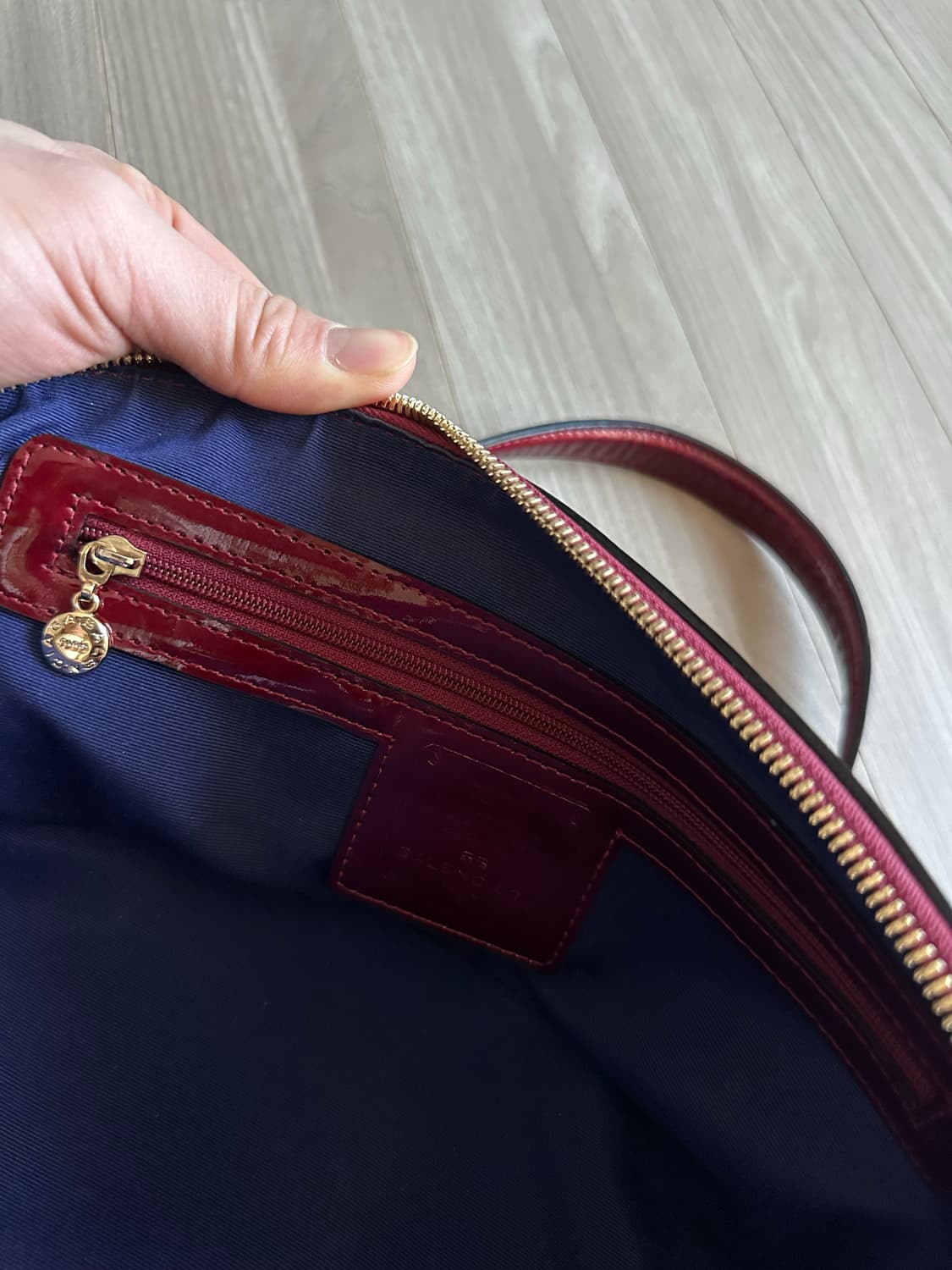 발렌시아가 버건디 에나멜 토트백 정품 상품이미지7