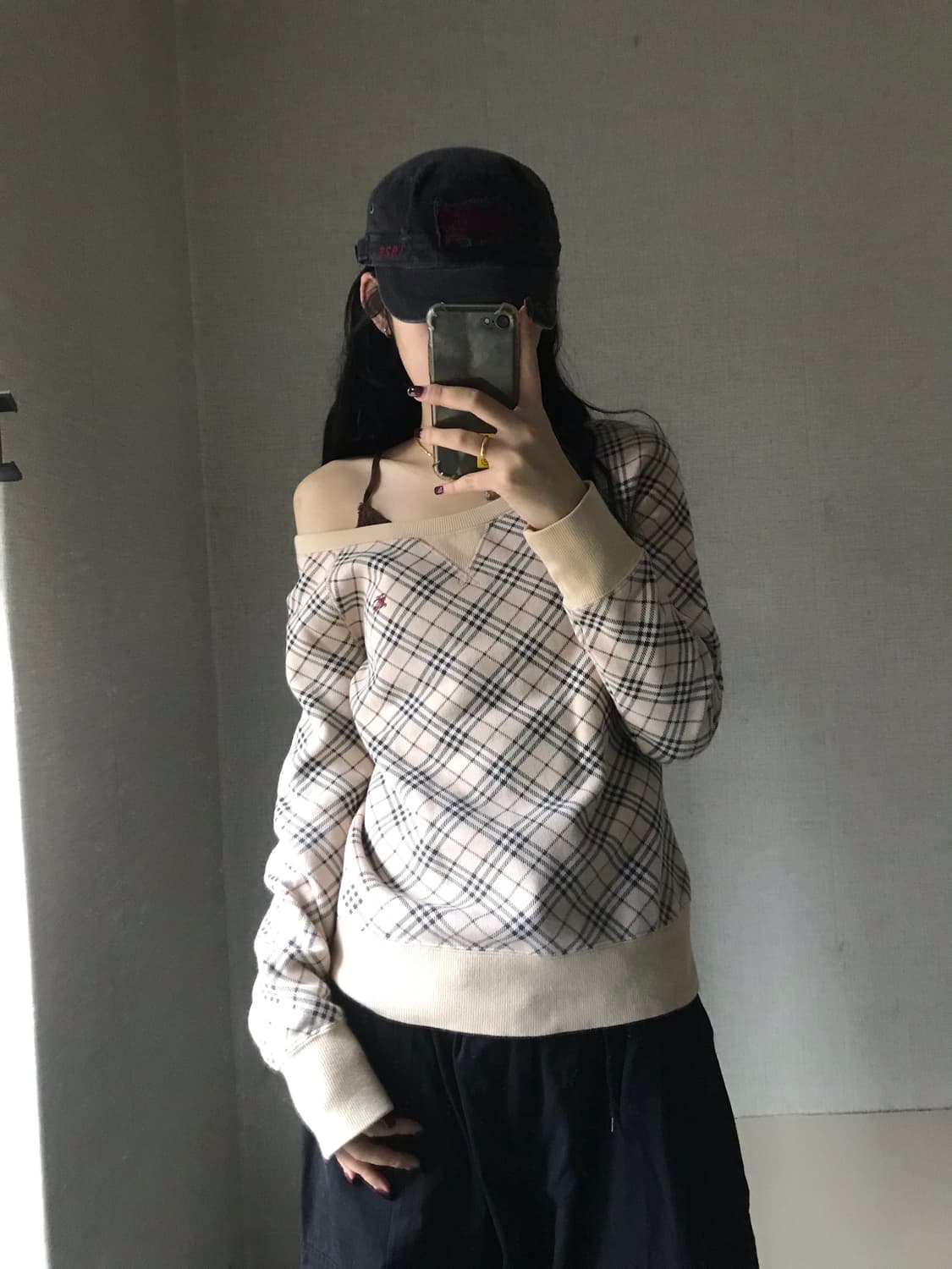 버버리 노바체크 오프숄더 맨투맨 상품이미지2