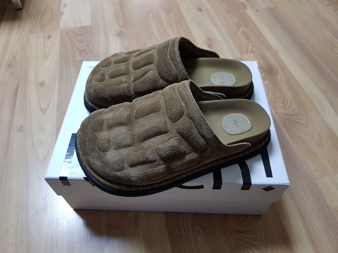 킨치 X 이예 본 뮬 슬리퍼 카멜 상품이미지3