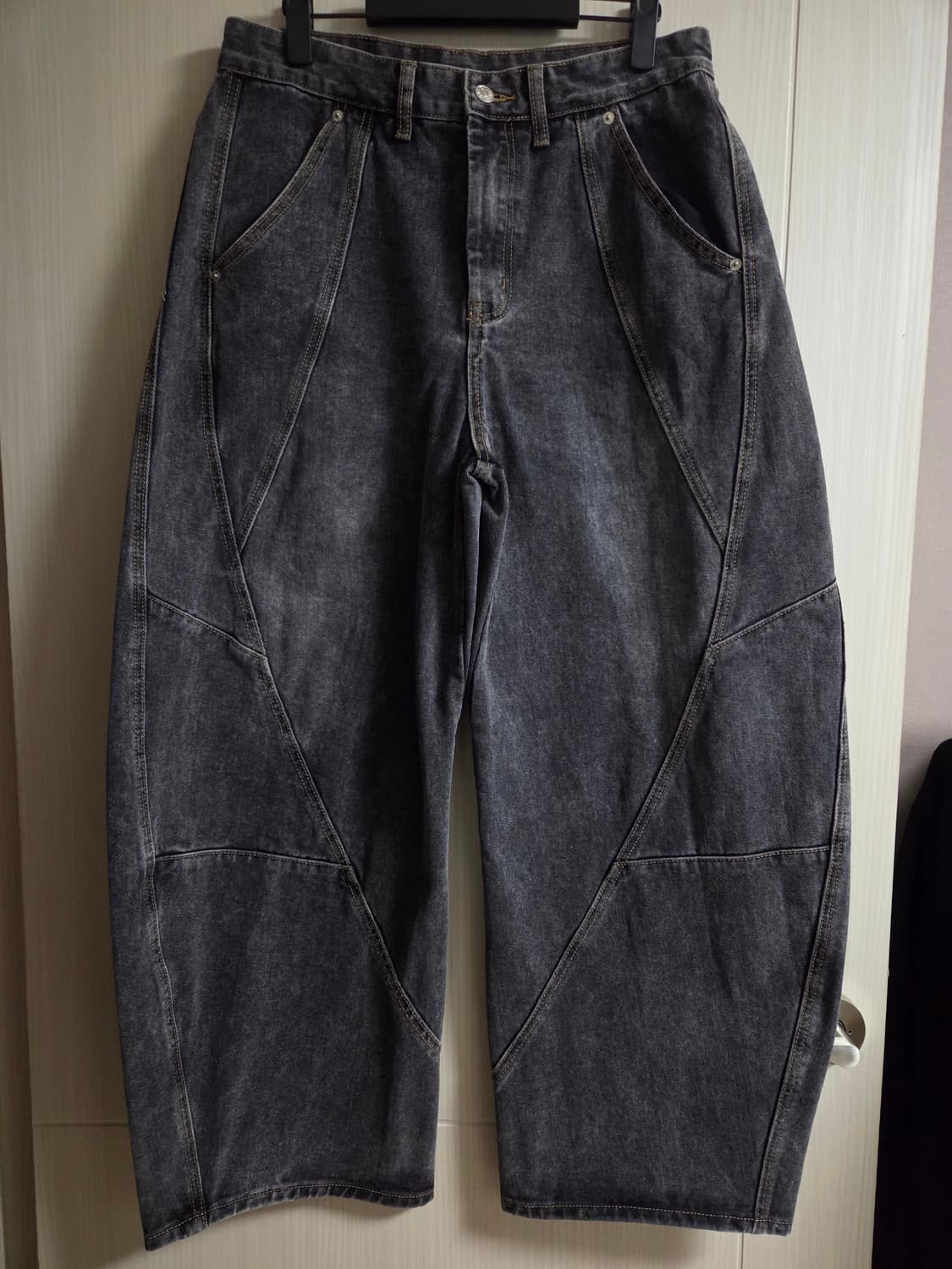 [L] 주앙옴므 트위스트 데님 팬츠 워시드 그레이 상품이미지1