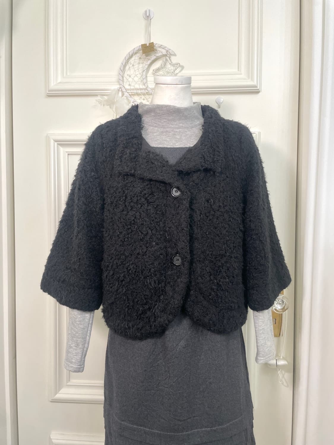 black boucle cute mini cape(size-L) 상품이미지1