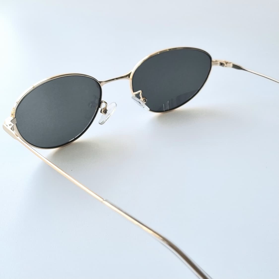 데드스탁 메탈 오벌쉐입 초경량 선글라스 상품이미지3