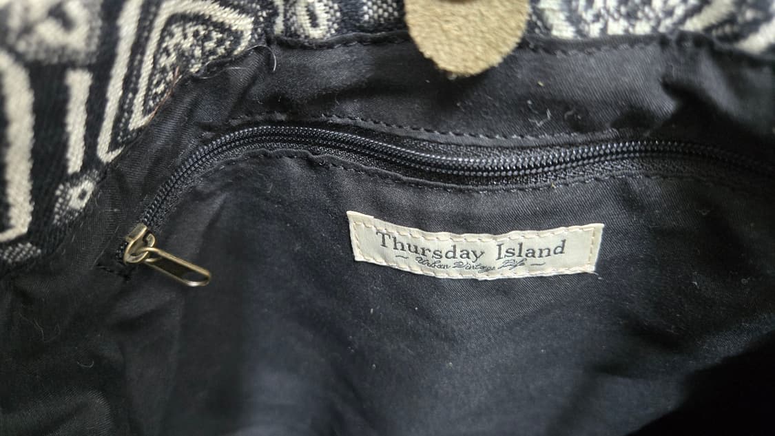 써스데이아일랜드  블랙 앤 화이트 패턴 숄더 크로스백 상품이미지7