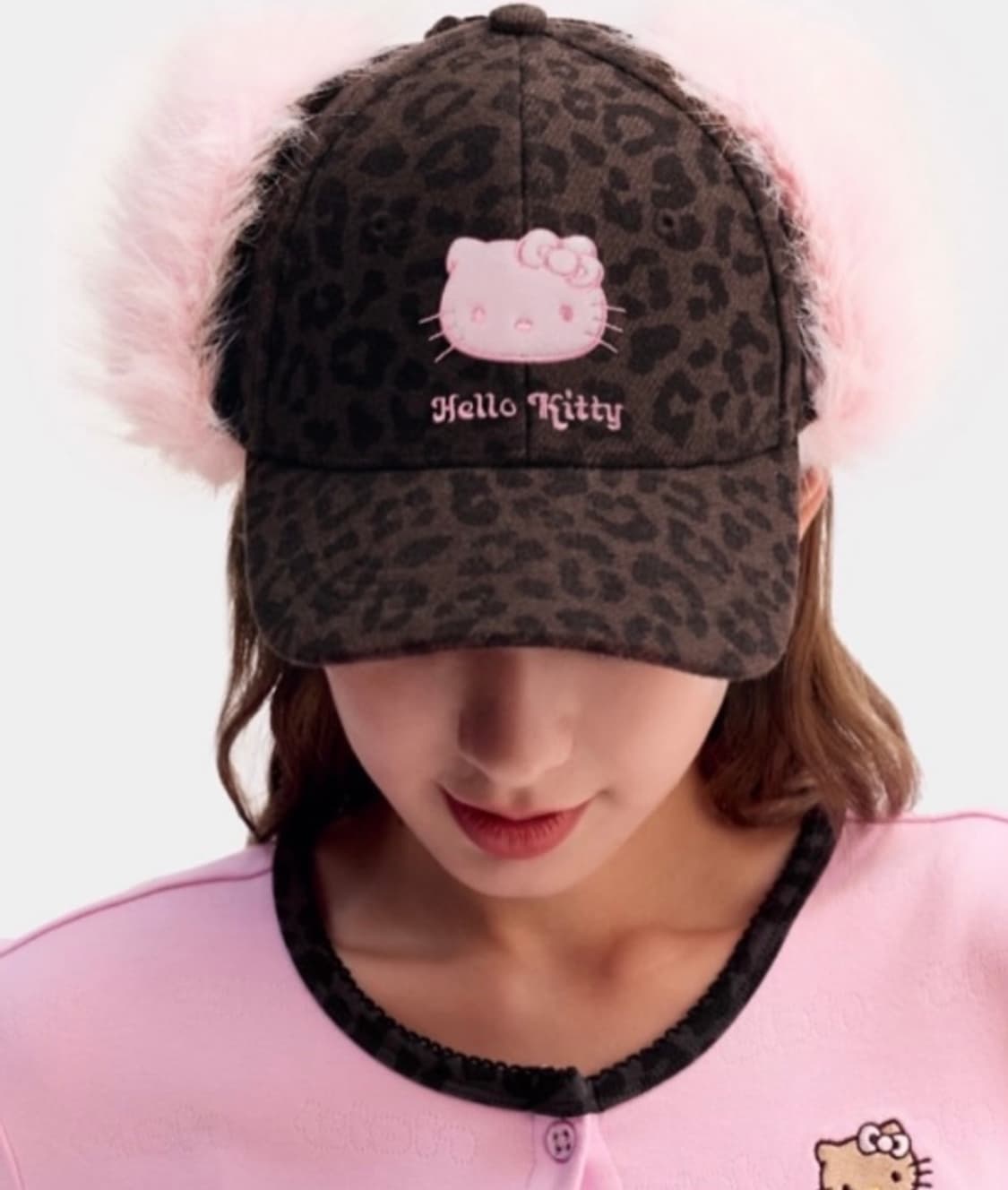 Tbh x Hello Kitty 핑크 레오파드 퍼 귀도리 볼캡 상품이미지1