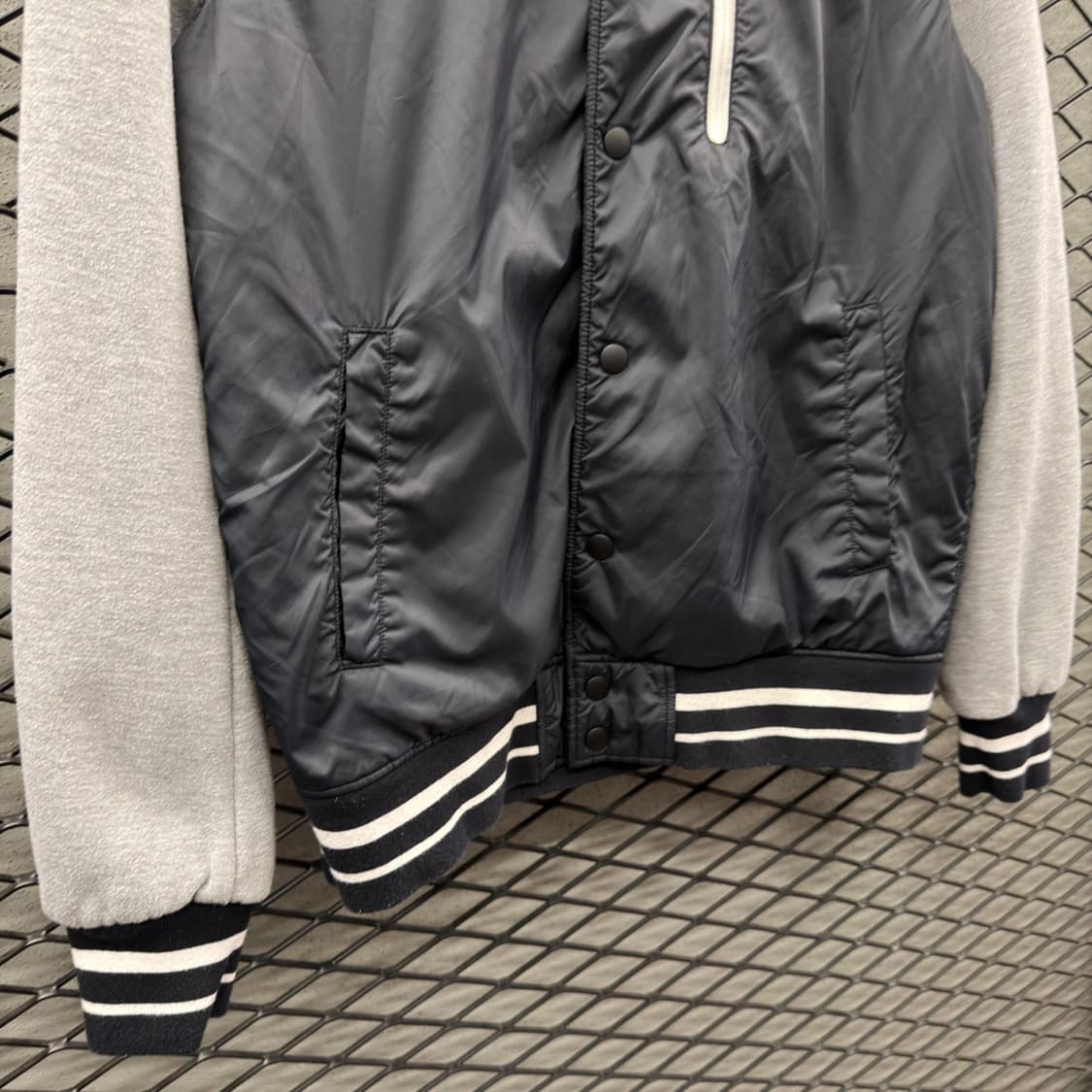 나이키 스타디움 바시티자켓 스몰포켓 디테일 블랙 상품이미지4