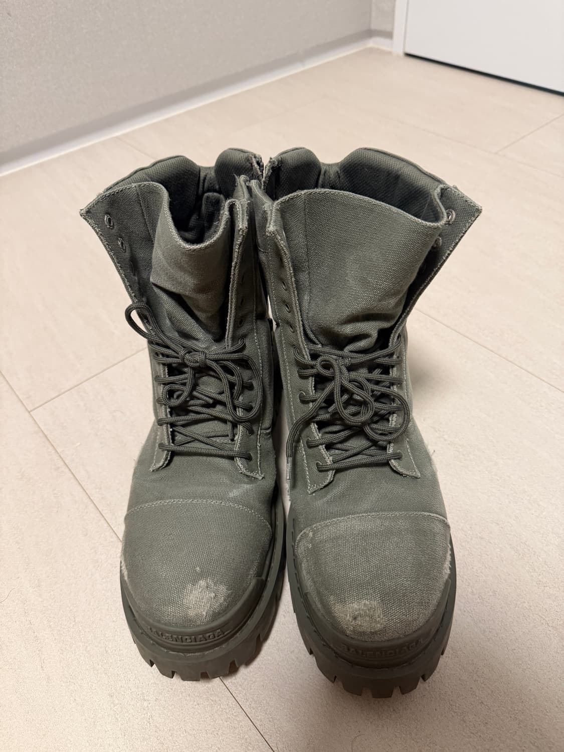 발렌시아가 컴뱃 스트라이크 부츠 상품이미지1