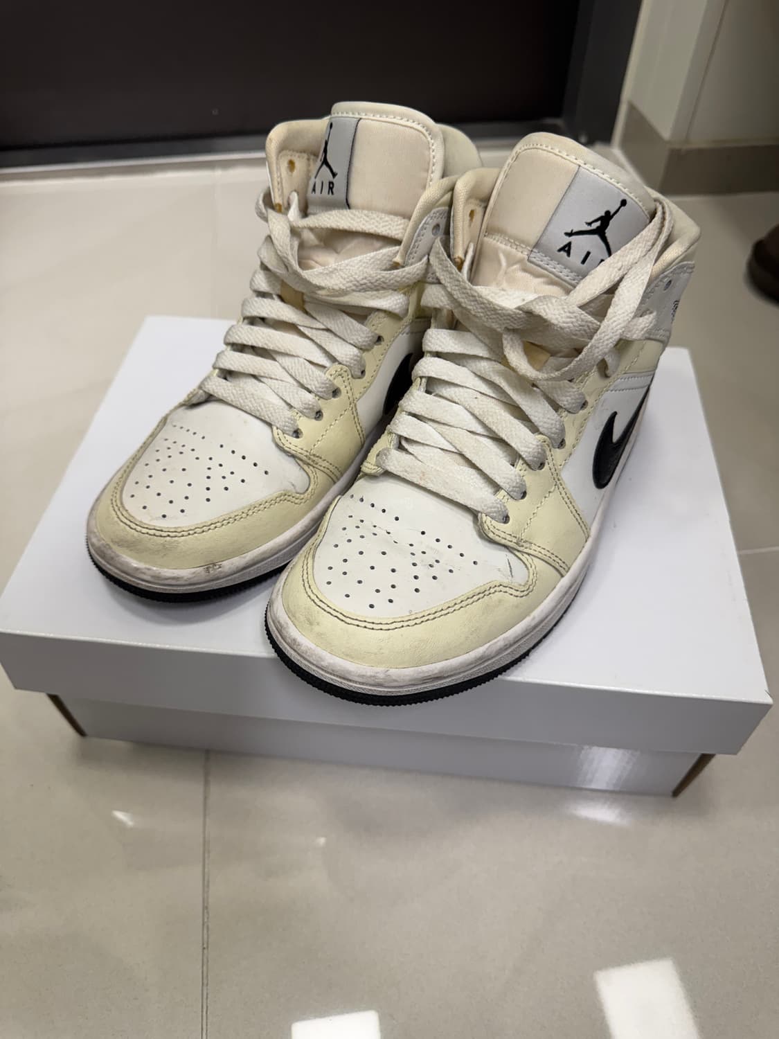 나이키 조던 1 미드 코코넛 밀크 220 상품이미지2