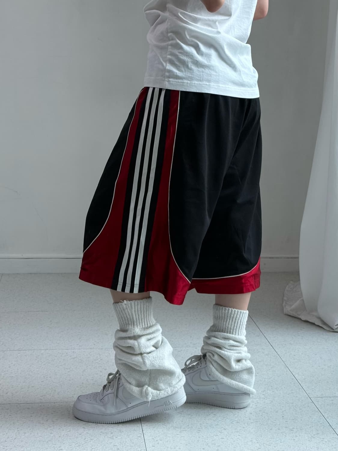 아디다스 블랙 레드 버뮤다 팬츠 상품이미지3