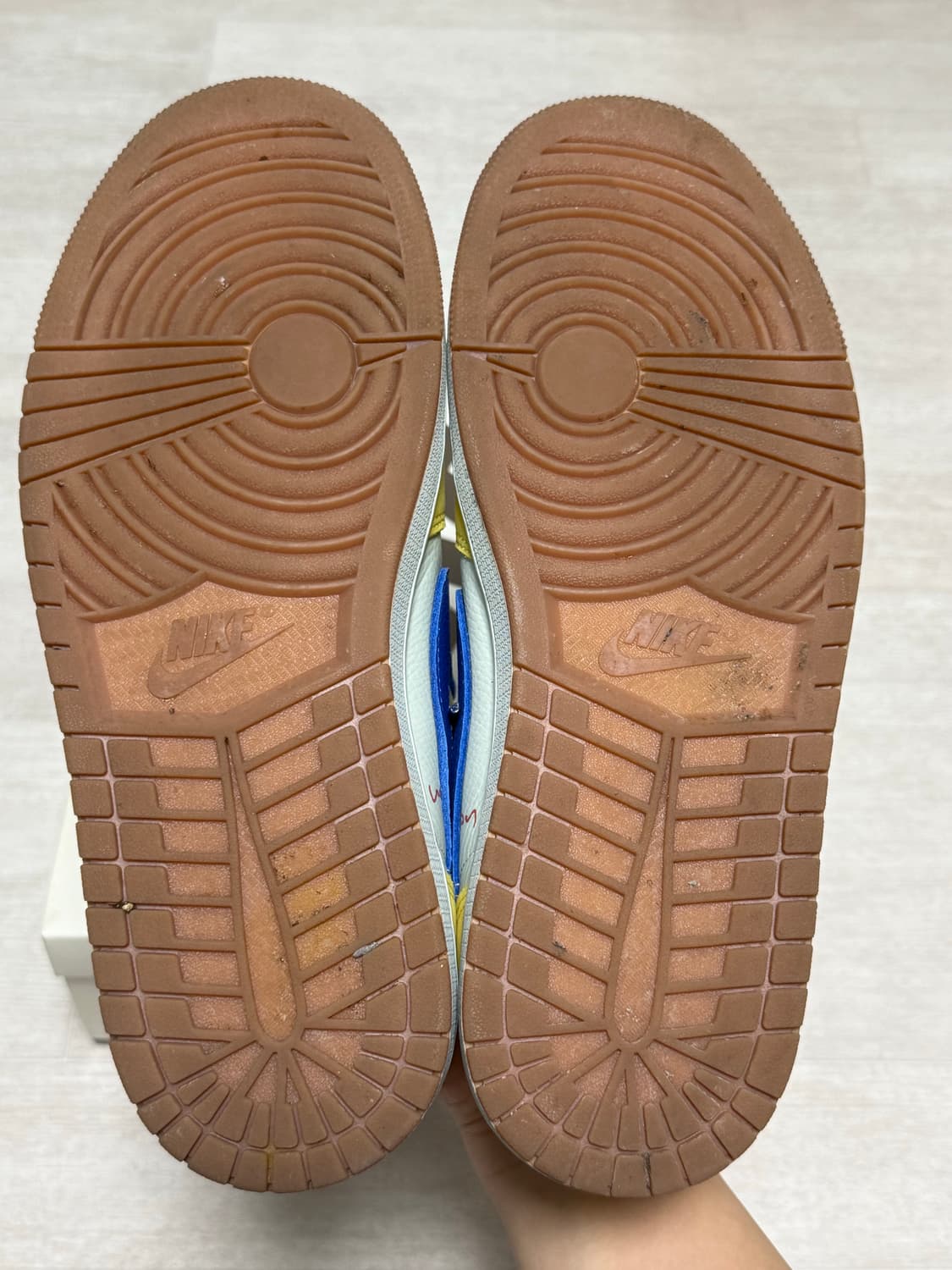 나이키 에어 조던1 로우 OG 카나리 280 상품이미지10