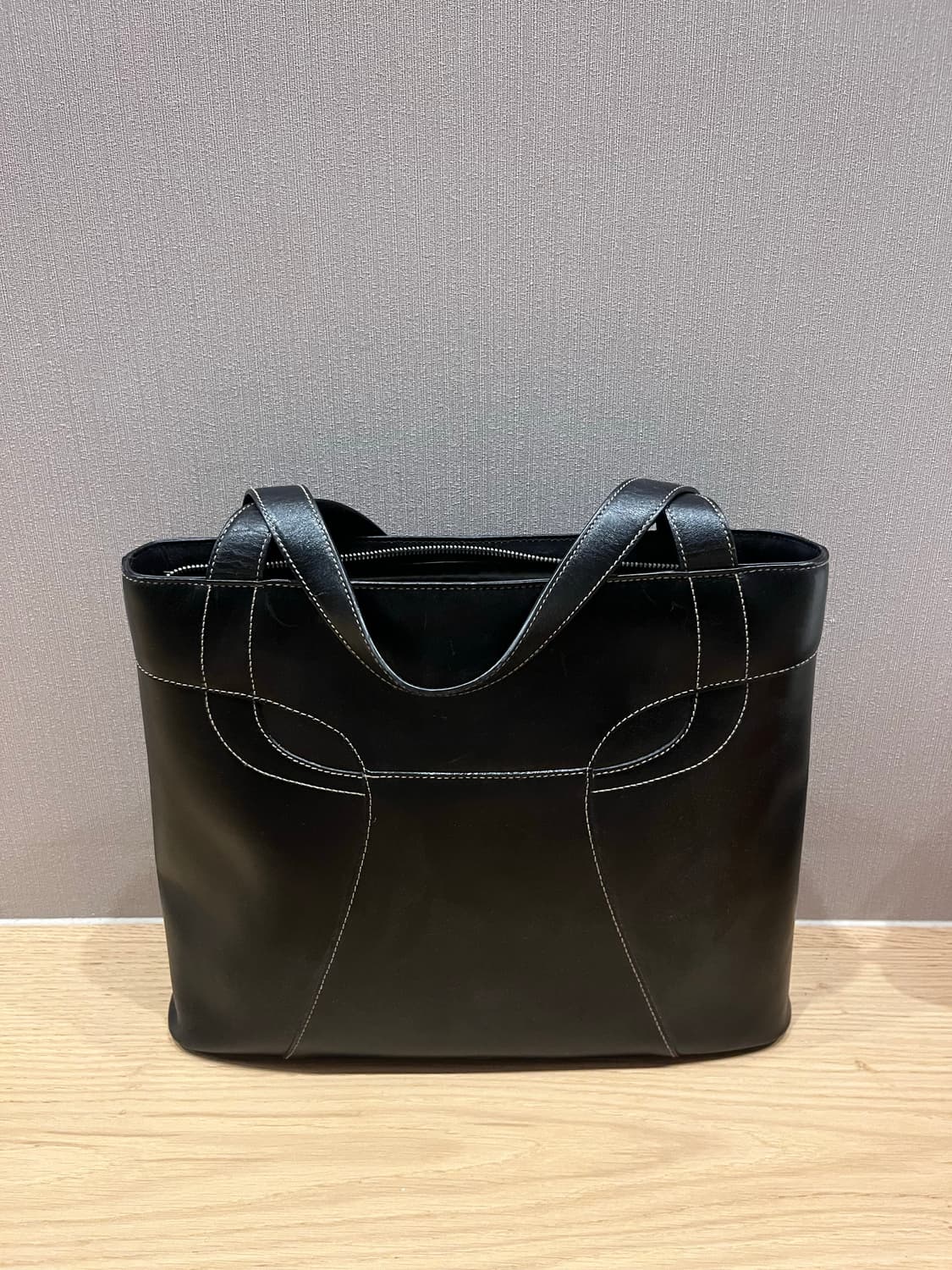 [정품]아이그너 블랙 가죽 토트백 상품이미지2