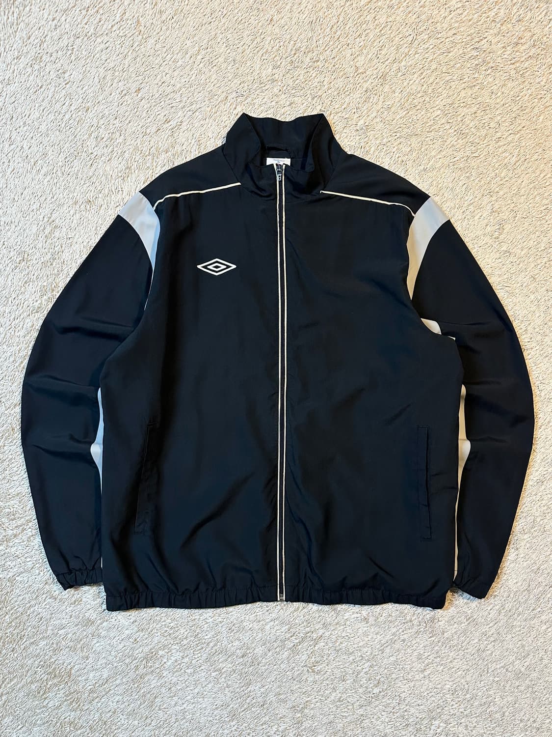 엄브로 UMBRO 올드스쿨 배색 바람막이 자켓 블랙 상품이미지1