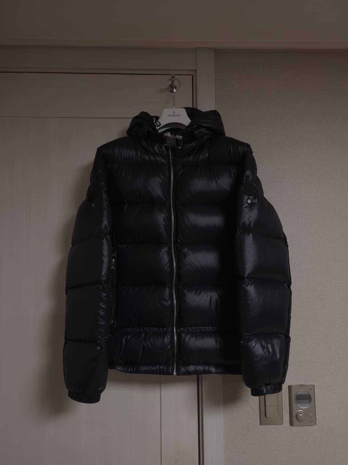 [4] 몽클레어 알릭스 20FW 알몬드 패딩 블랙 상품이미지1