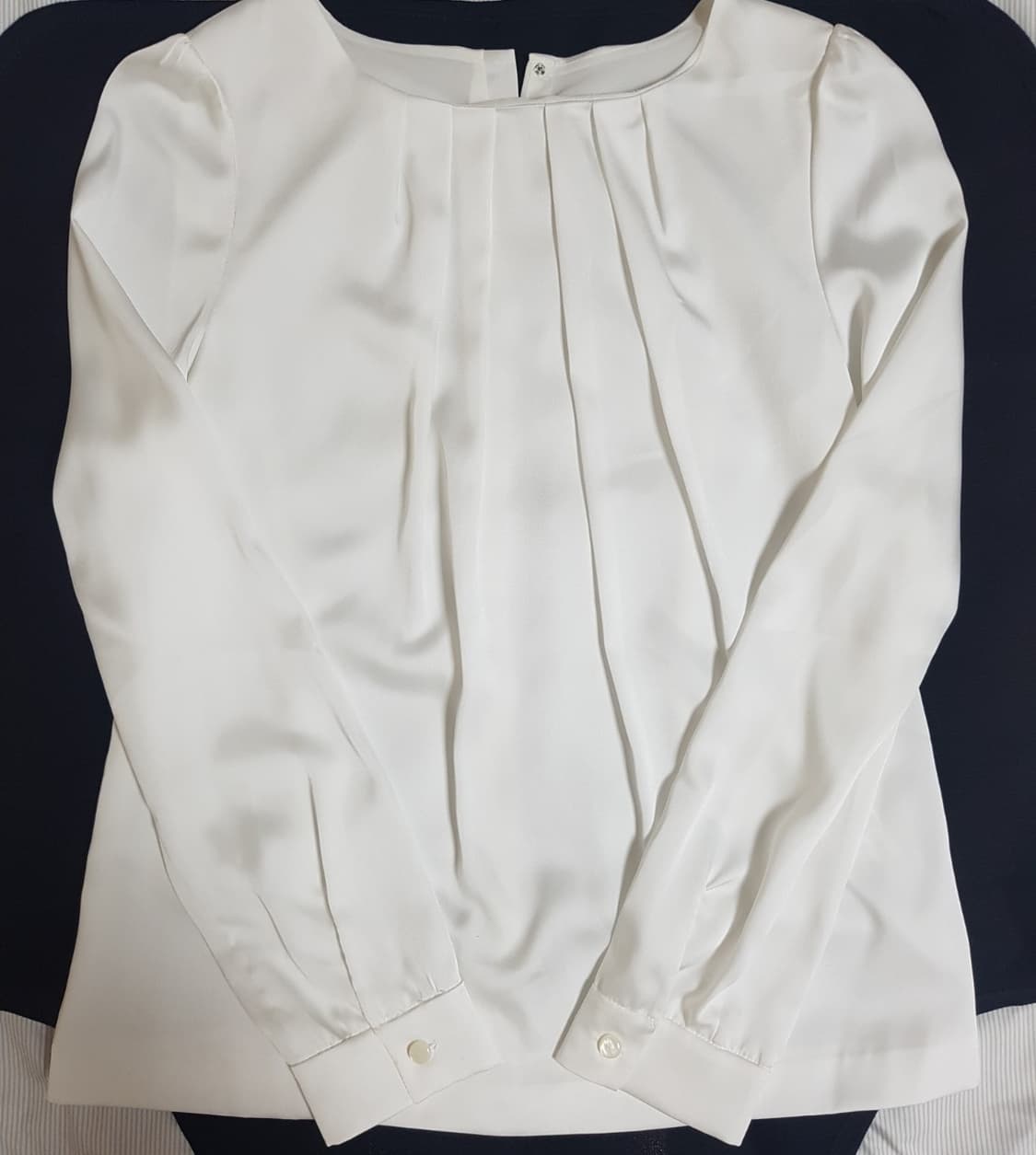 온앤온 화이트 블라우스 상품이미지1