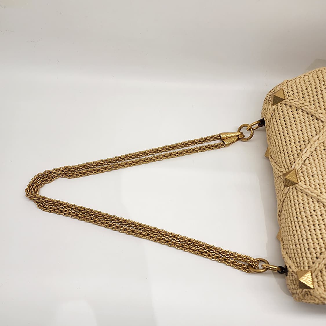 발렌티노 로만스터드 라피아 숄더백 상품이미지10