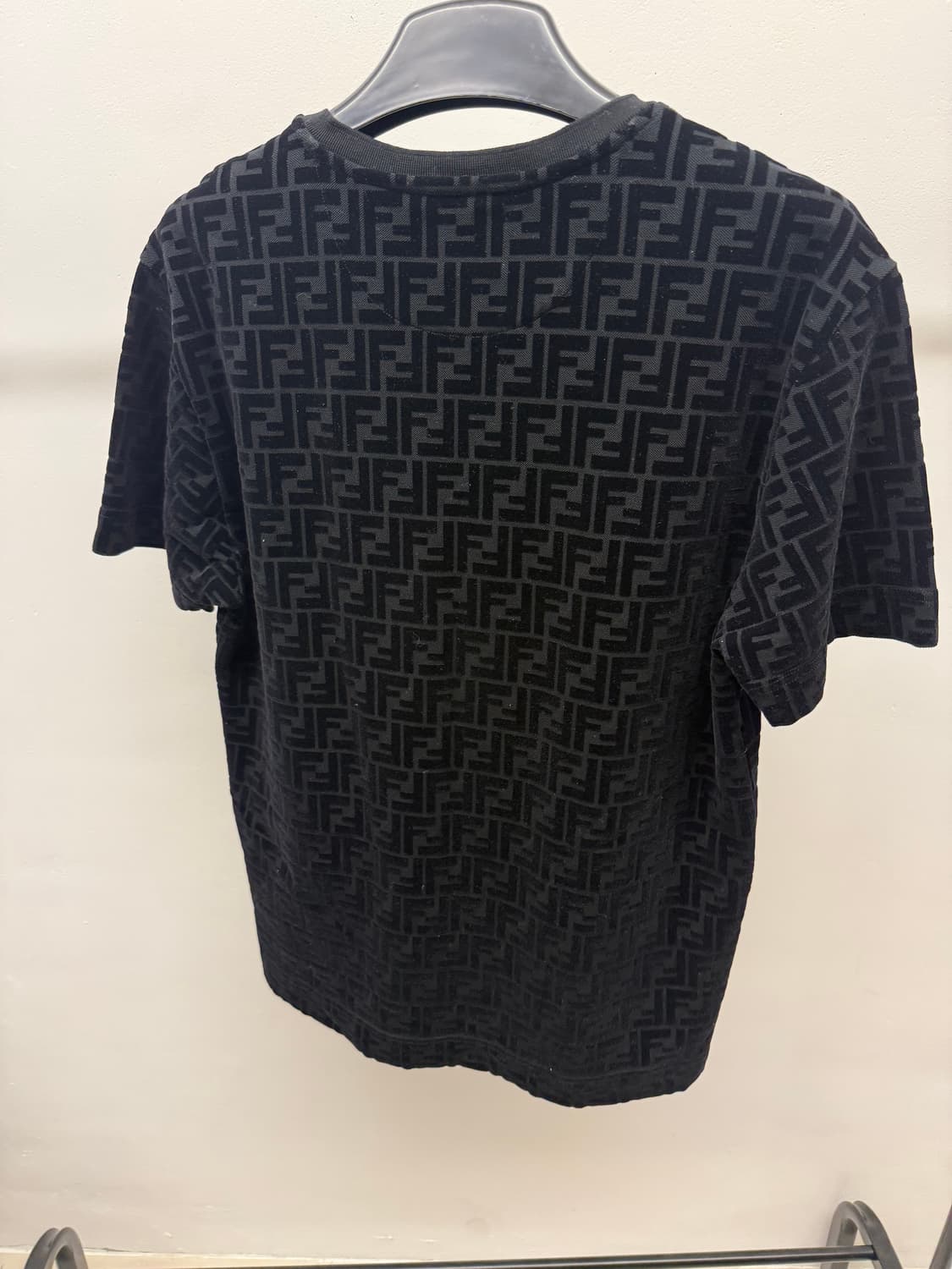 펜디 모노그램 벨벳 반팔 M사이즈 정품 상태좋음 상품이미지3