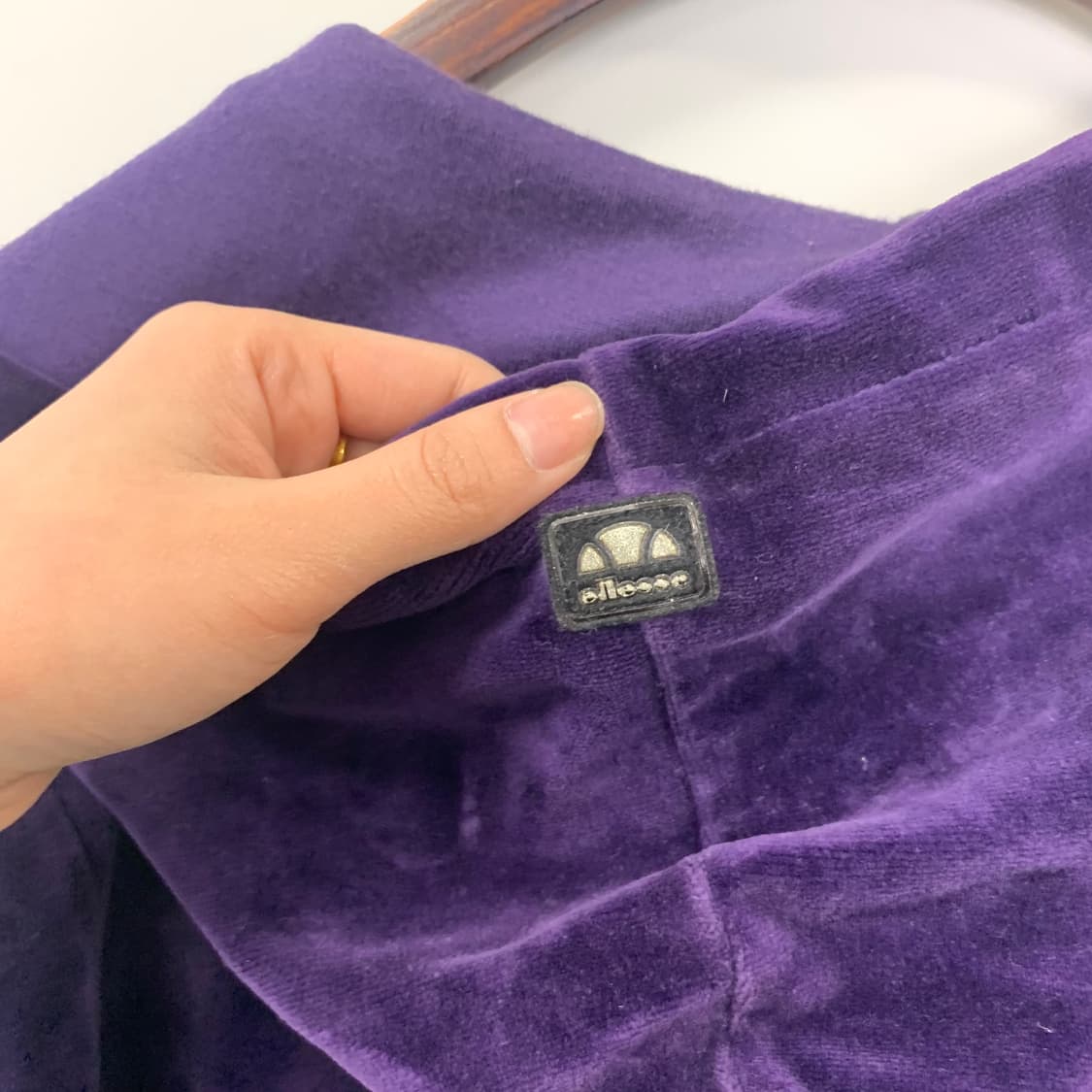 엘레쎄 자수로고 벨루어 벨벳 후드집업 상품이미지5