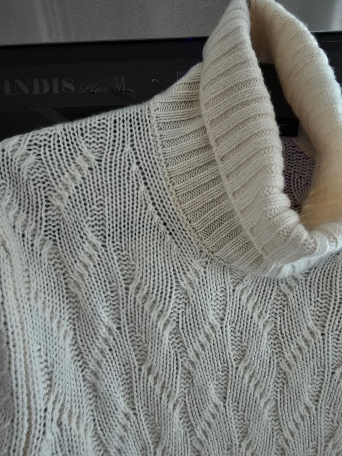 딸리아또레 버진울 연한아이보리 색상 52사이즈입니다. 상품이미지3