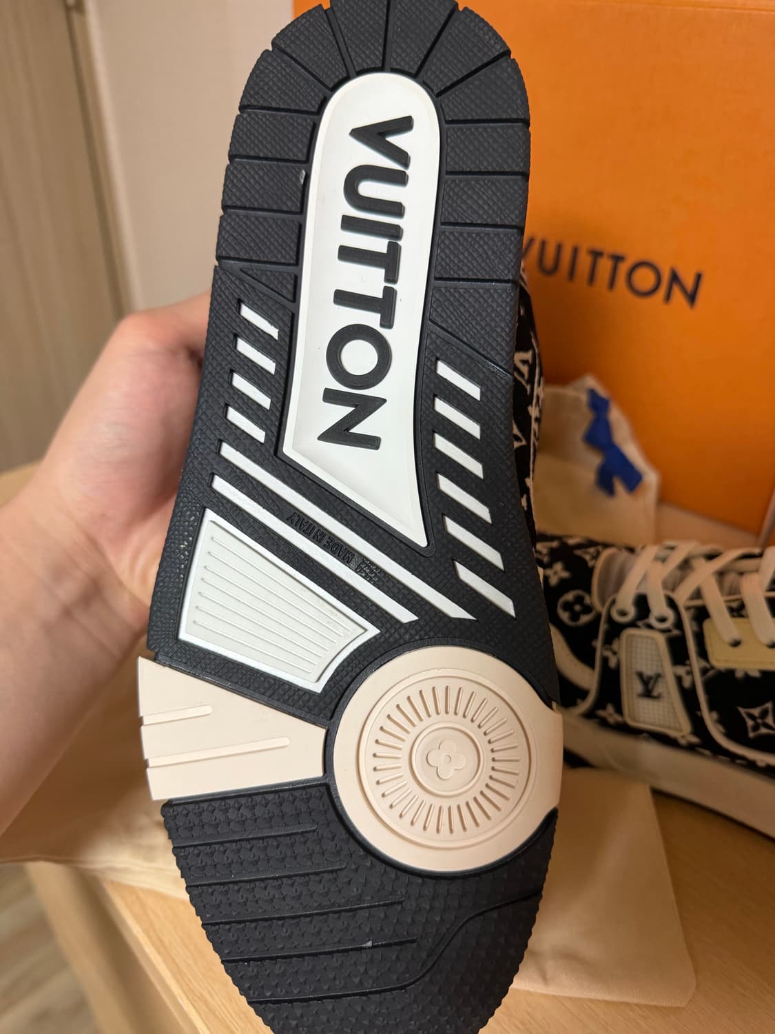 루이비통 모노그램 벨벳 트레이너 9size 상품이미지3