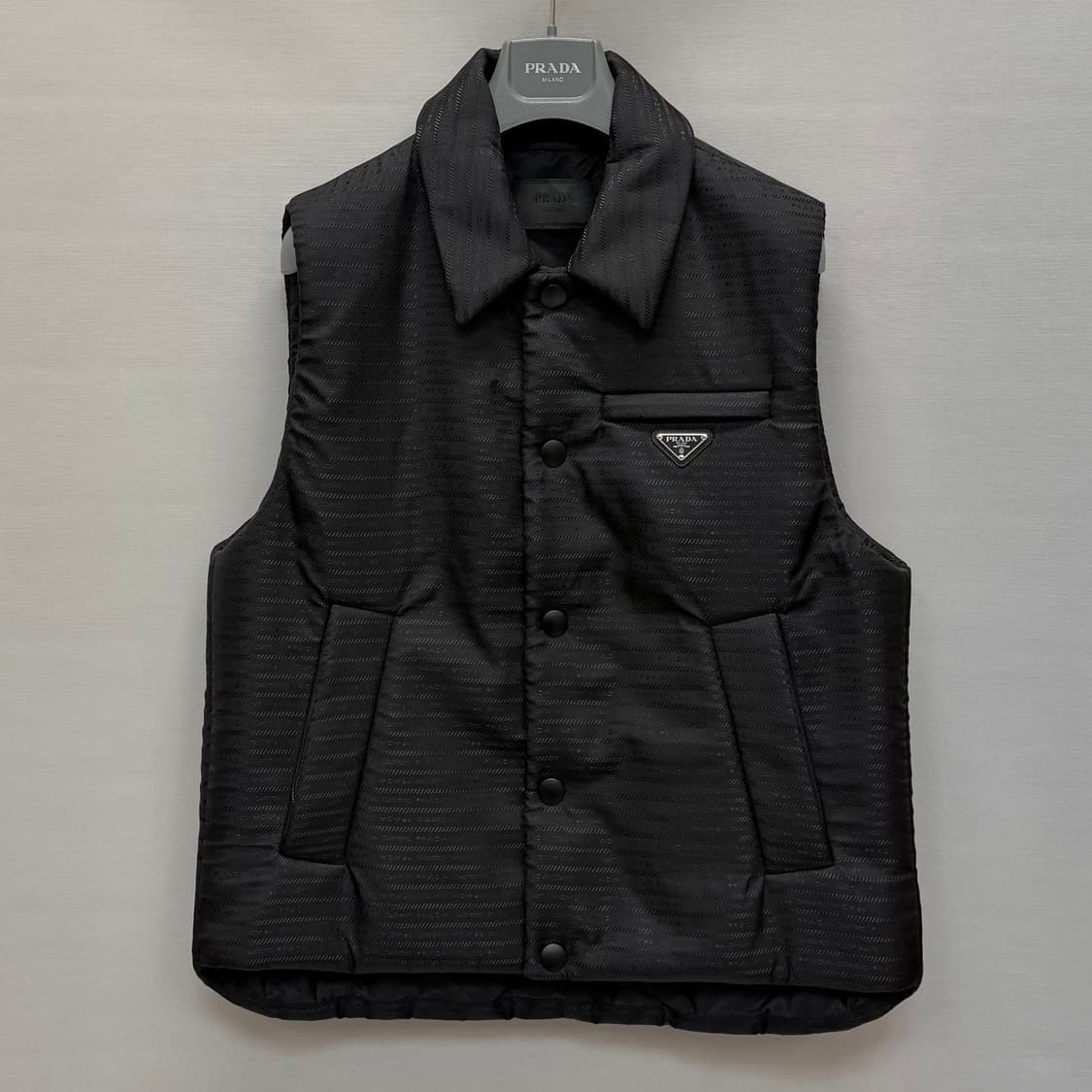 프라다 삼각로고 로고 패턴 리나일론 패딩 조끼 ( 100~105 ) 상품이미지1