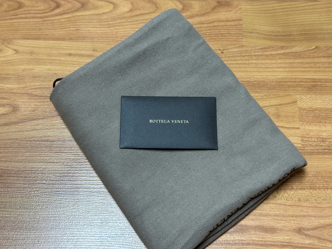 [정품] 보테가베네타 레더 카세트 크로스바디백 블랙 상품이미지5