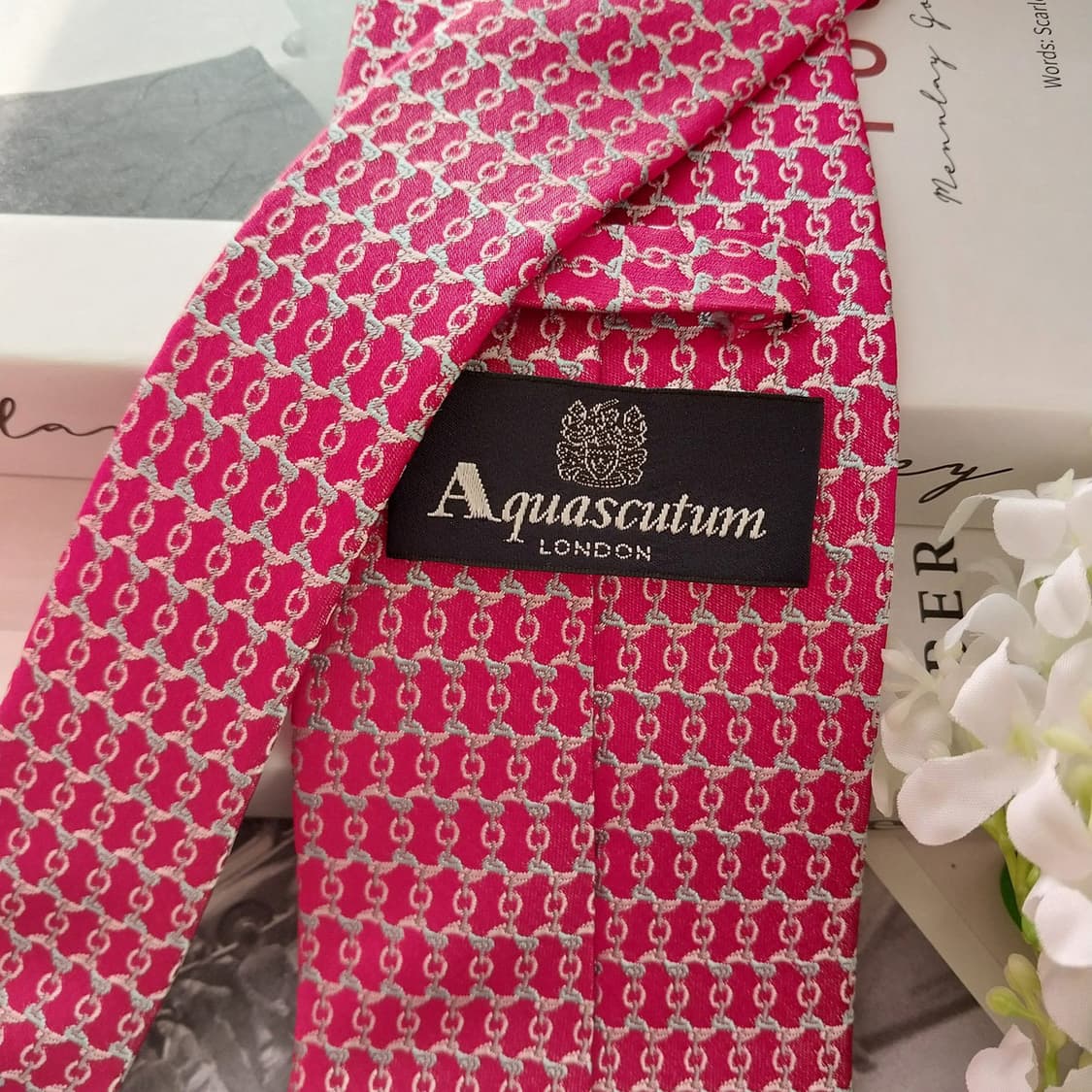 아쿠아스큐텀 실크 레드 링크 패턴 넥타이 9cm A+등급 K1541
 상품이미지6