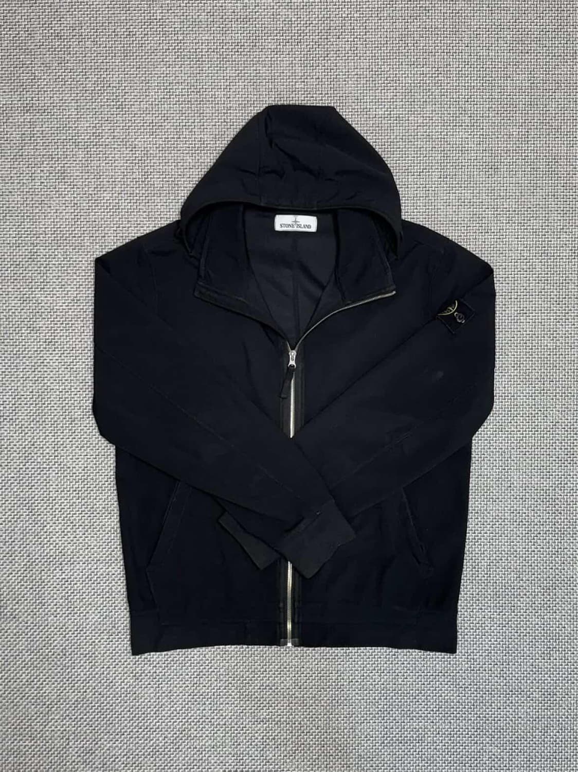 스톤아일랜드 라이트 소프트쉘 후드집업 상품이미지1