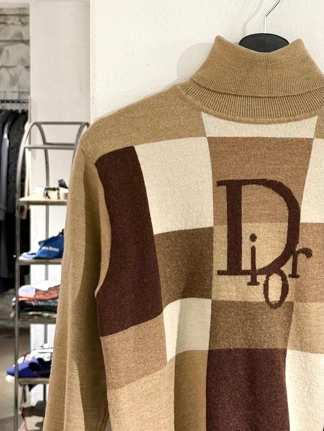 크리스찬 디올 베이지 체크 로고 터틀넥 니트 상품이미지2