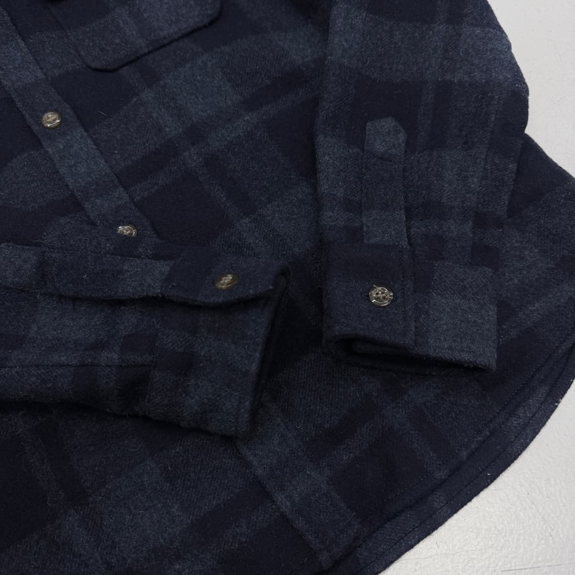 아페쎄 체크 울 모직 셔츠 상품이미지4