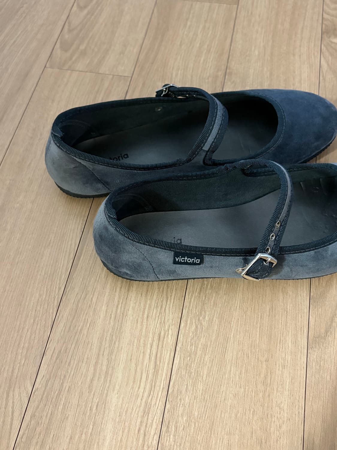 빅토리아 벨벳 메리제인 플랫 슈즈 차콜 상품이미지3