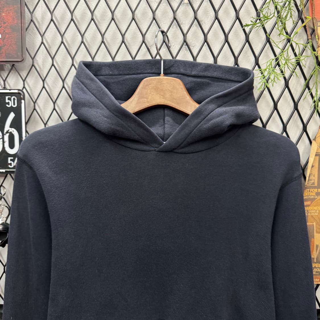 베이프 파이럿 스토어 후드티 후면 빅로고 포인트 네이비 상품이미지3