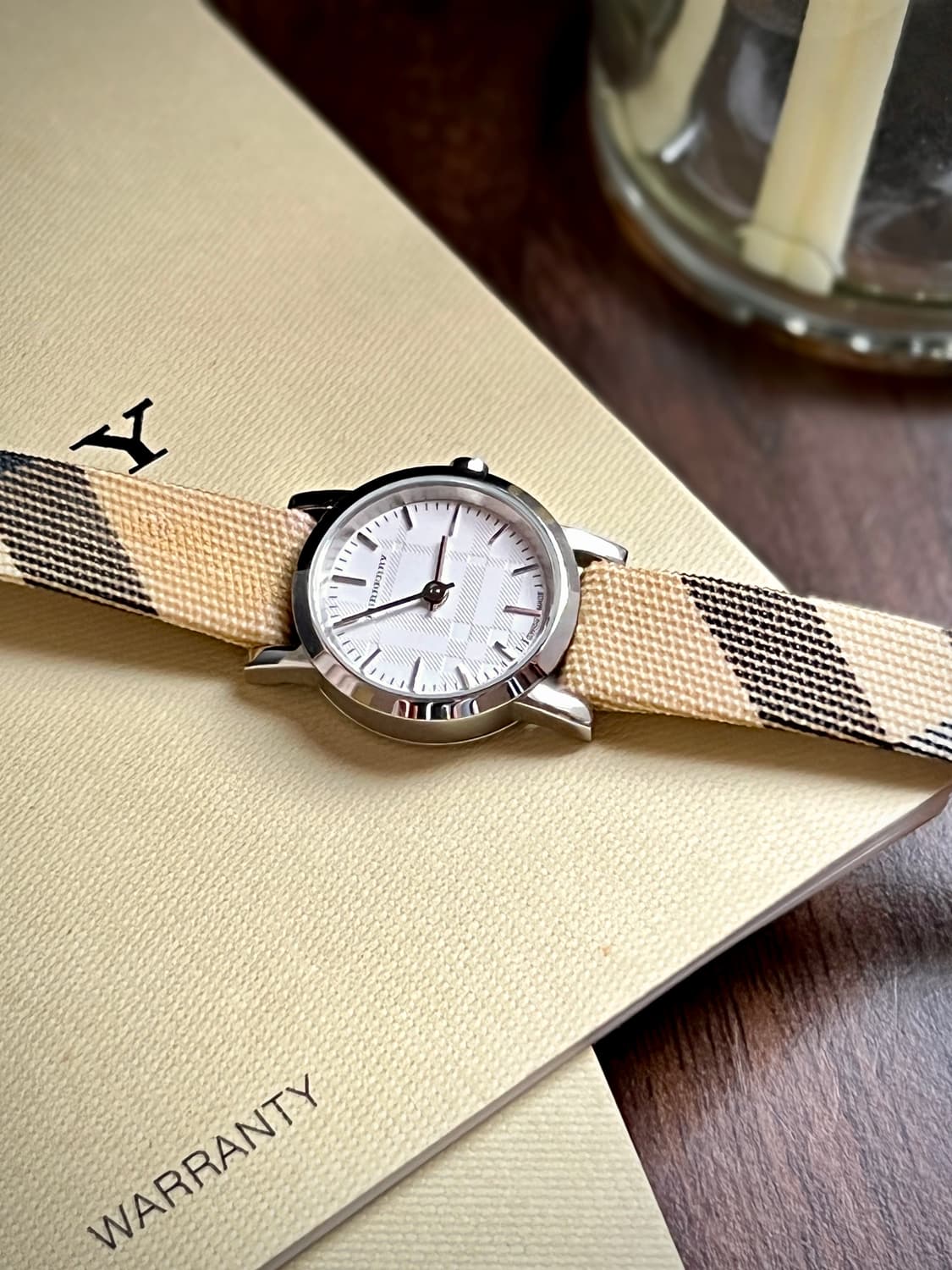 버버리 실버 라운드 여성 시계  상품이미지3