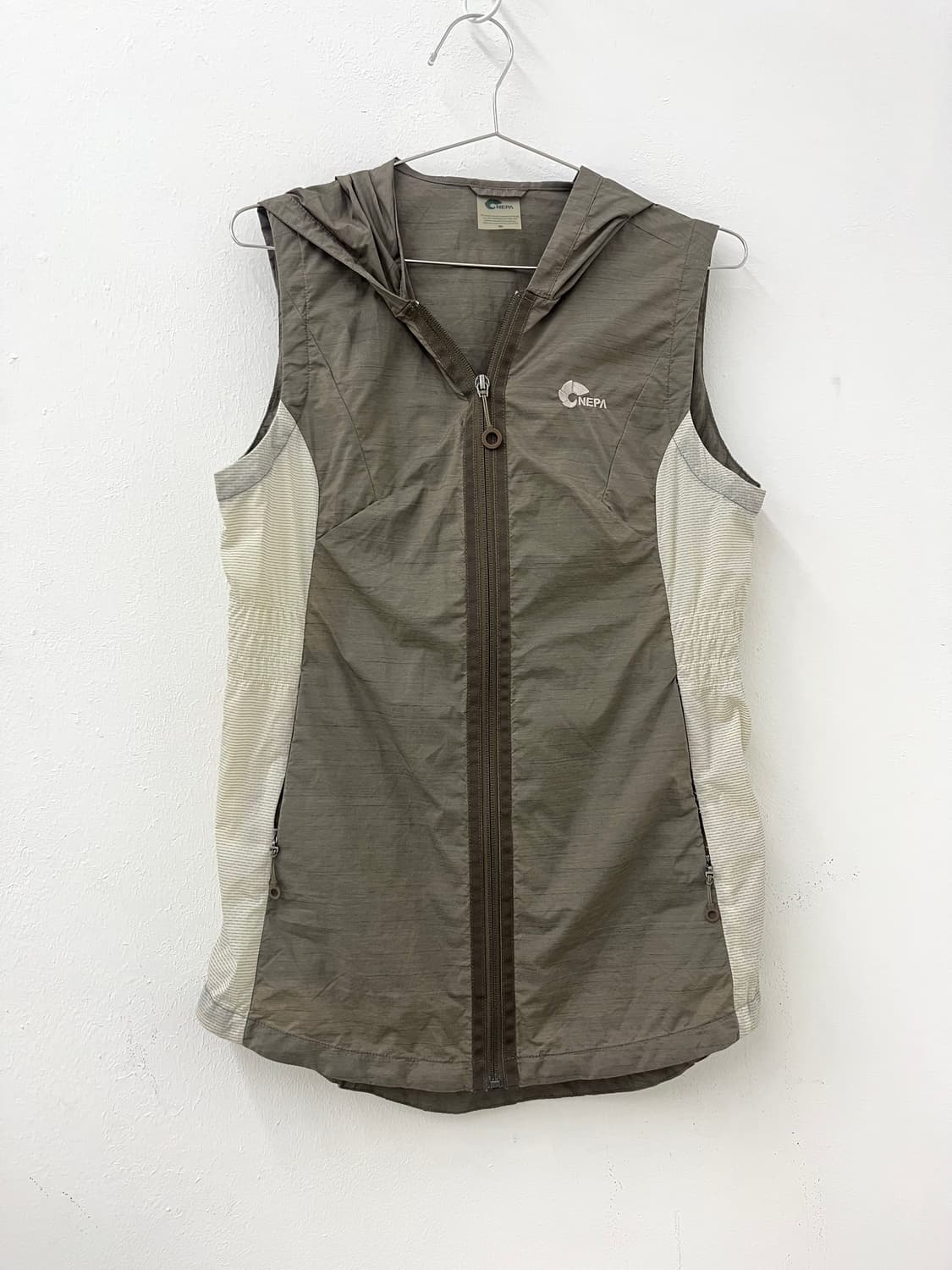 NEPA Windbreaker Sleeveless Zip-up 상품이미지2