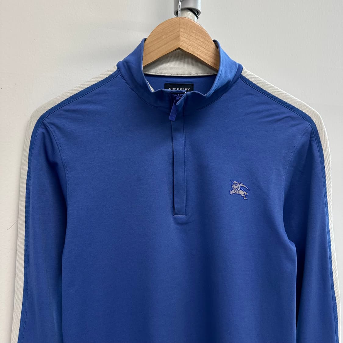 버버리 사이드 라인 로고 하프집업 맨투맨 상품이미지2